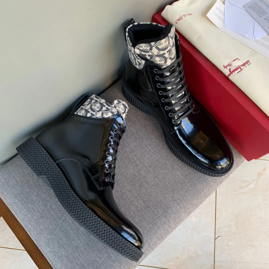 [Ferragamo] Top P: 1000💰 Number of yards: 39~44 (38.45 custom-made, non-returnable) Ferragamo winter series, original 1:1 development, casual men's short boots. Made with heavy investment, shoes and boots are made of imported cowhide + imported Ferragamo special fabric. Black cowhide lining that is not easily deformed. Wear-resistant rubber outsole, black cowhide, black open edge beads, black frosted, brown suede. Factory craftsmanship, perfect products are only prepared for you who know taste! Any comparison is welcome!